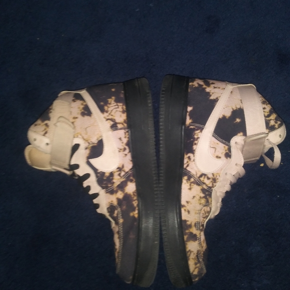 Nike Airs - Picture 2 of 9